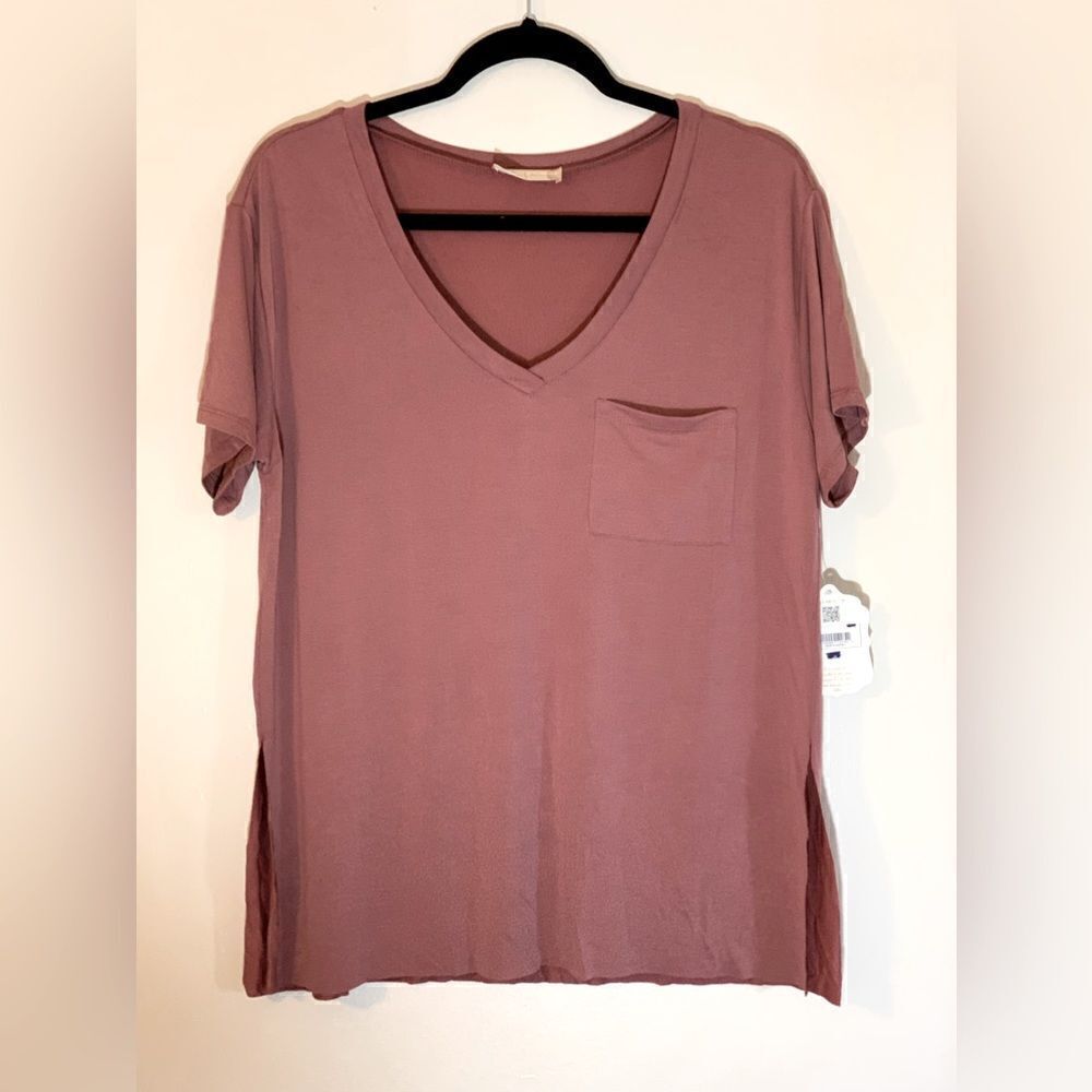 NWT Altar’d State V-Neck Top color tawny port Side Slits Short Sleeves Sz Small 